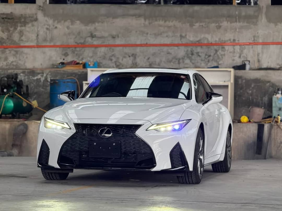 Lexus IS