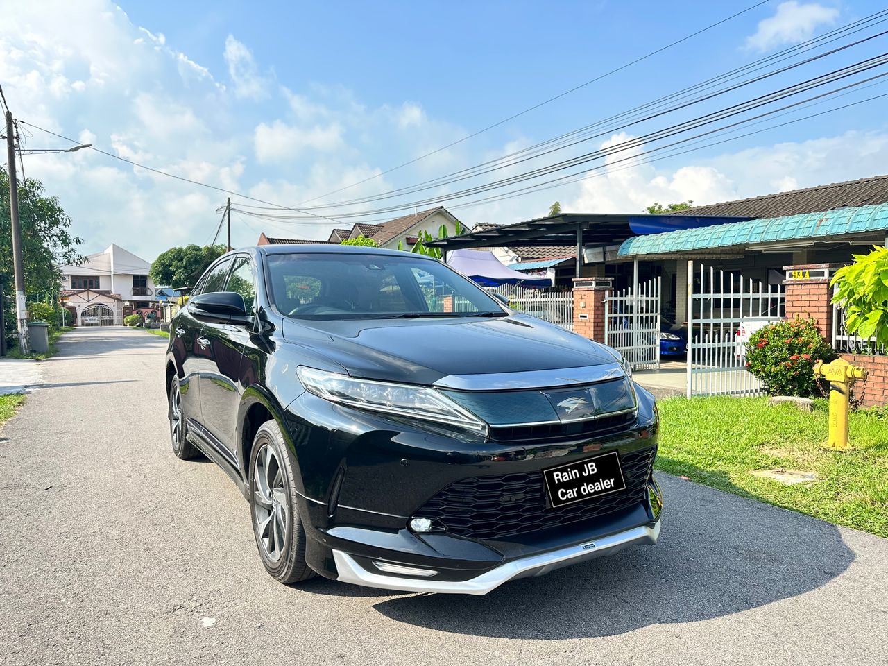 Toyota Alphard vs Toyota Vellfire Comparison | Zigwheels