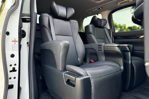 2020 Toyota Alphard 2.5 SC Terpakai