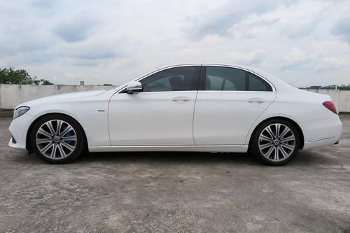 2017 Mercedes Benz E-Class Saloon E 350 e AMG Line Terpakai