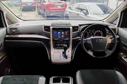 2013 Toyota Alphard 2.4 Terpakai