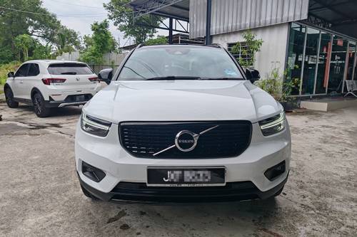 Used 2021 Volvo XC40 T5