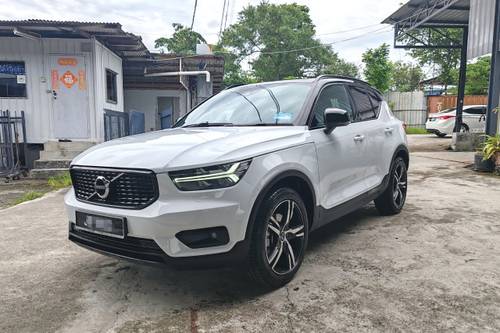 Used 2021 Volvo XC40 T5