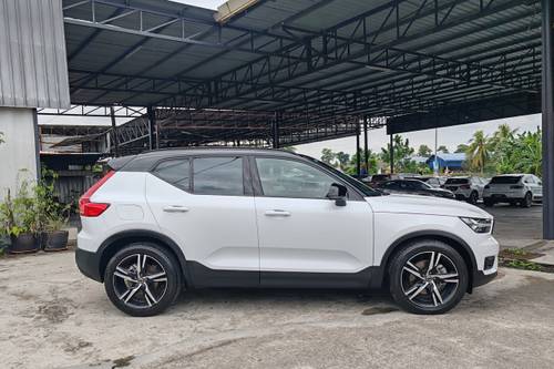 Old 2021 Volvo XC40 T5