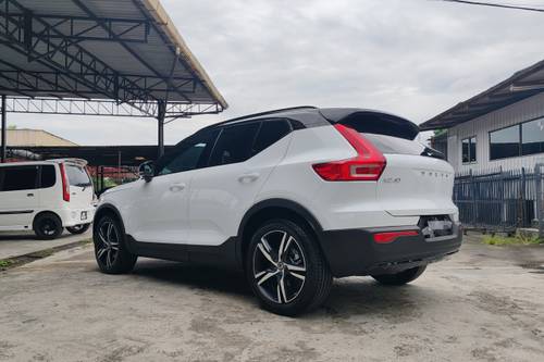 Used 2021 Volvo XC40 T5