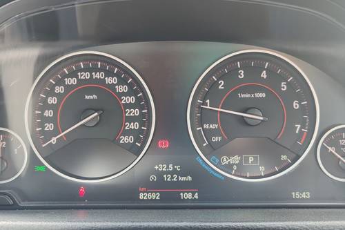 Second hand 2015 BMW 3 Series Sedan 320i 