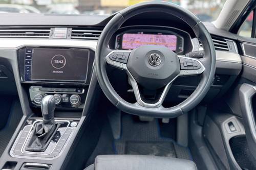 Second hand 2020 Volkswagen Passat 2.0TSI Elegance 