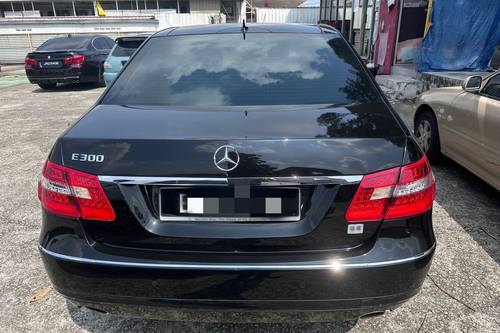 Second hand 2010 Mercedes Benz E-Class Saloon E 300 Exclusive 