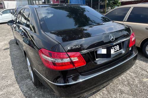 Second hand 2010 Mercedes Benz E-Class Saloon E 300 Exclusive 