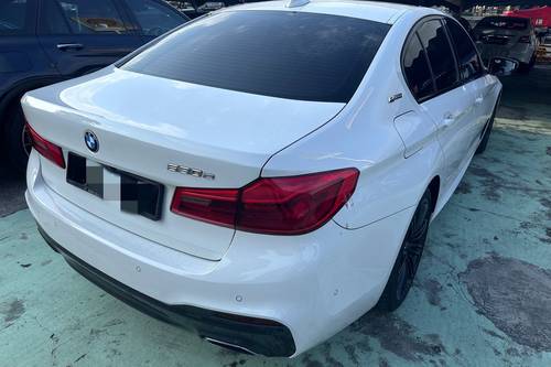 Old 2019 BMW 5 Series Sedan 530e Sport