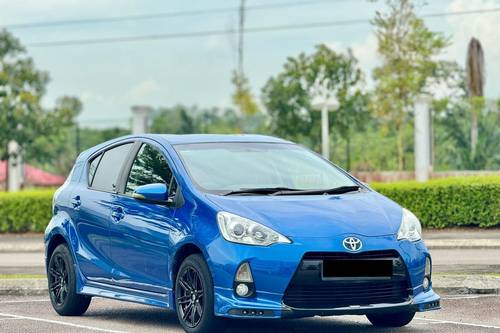 Old 2013 Toyota Prius C 1.5 Auto