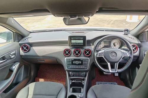 Terpakai 2014 Mercedes Benz A-Class A250 2.0 untuk Dijual