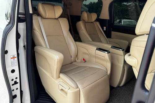 2017 Toyota Alphard 3.5L Terpakai