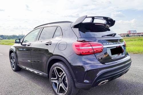 Terpakai 2019 Mercedes Benz GLA-Class 250 4MATIC AMG Line untuk Dijual