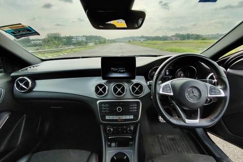 2019 Mercedes Benz GLA-Class 250 4MATIC AMG Line Terpakai