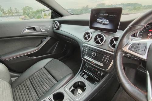 2019 Mercedes Benz GLA-Class 250 4MATIC AMG Line Terpakai