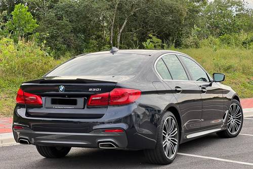 Old 2018 BMW 5 Series Sedan 530i M Sport