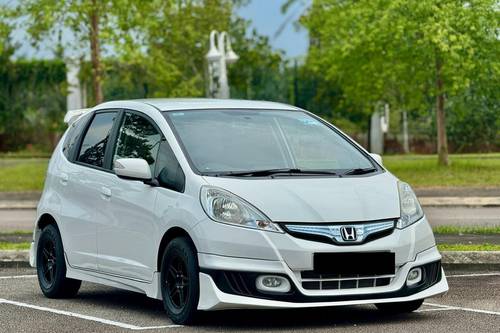 Old 2014 Honda Jazz 1.3 Hybrid