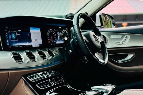 2017 Mercedes Benz E-Class Saloon E 200 Avantgarde Terpakai