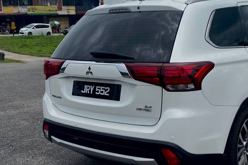 Old 2014 Mitsubishi Outlander 2.4 L