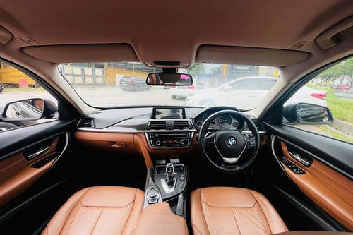 2012 BMW 3 Series 2.0L Terpakai