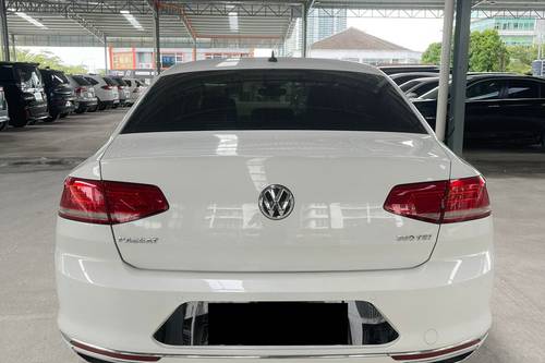 Second hand 2018 Volkswagen Passat 2.0 TSI 