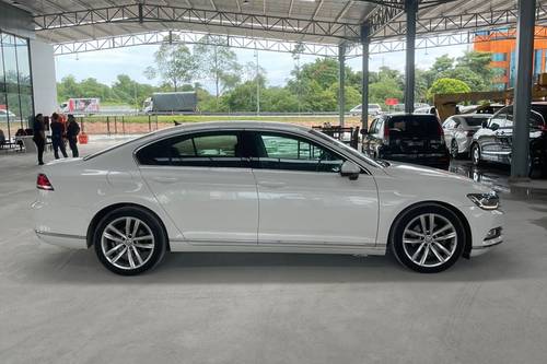 Old 2018 Volkswagen Passat 2.0 TSI