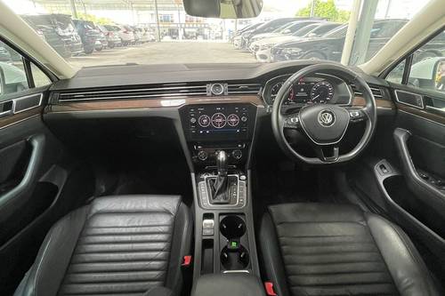 Second hand 2018 Volkswagen Passat 2.0 TSI 