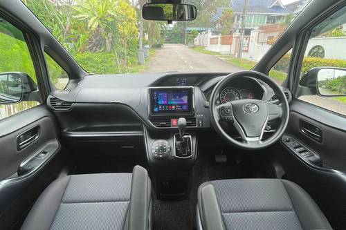 Second hand 2018 Toyota Voxy 2.0 ZS 