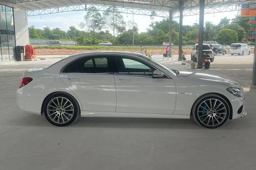 Terpakai 2017 Mercedes Benz C-Class Saloon C 350 e AMG Line EQ Power untuk Dijual