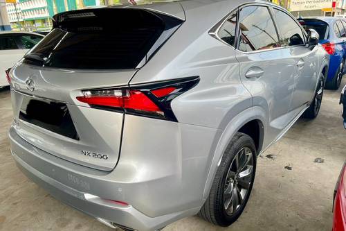 2015 Lexus NX 200t Luxury  lama