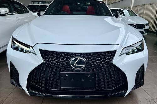 2021 Lexus IS 300 F Sport Terpakai