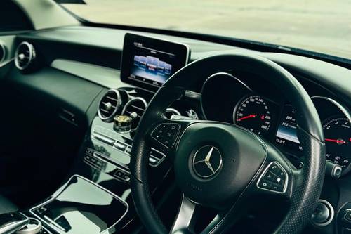 Second hand 2017 Mercedes Benz C-Class Saloon C 180 Avantgarde Line 