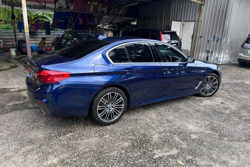 Old 2019 BMW 5 Series Sedan 530i M Sport