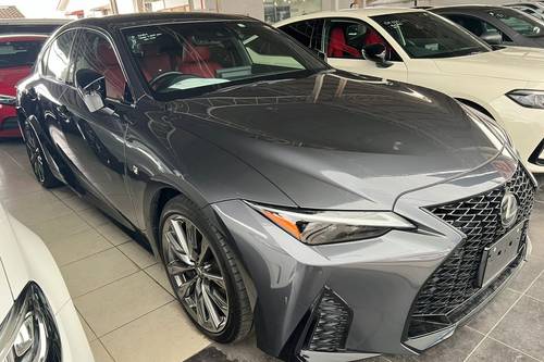 2021 Lexus IS 300 F Sport Terpakai