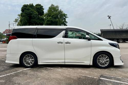 Old 2017 Toyota Alphard 2.5