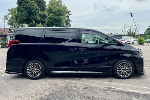 Old 2018 Toyota Alphard 3.5L