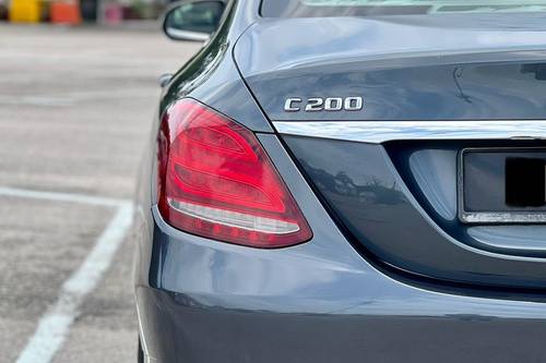 2016 Mercedes Benz C-Class Saloon C 200 AT Terpakai