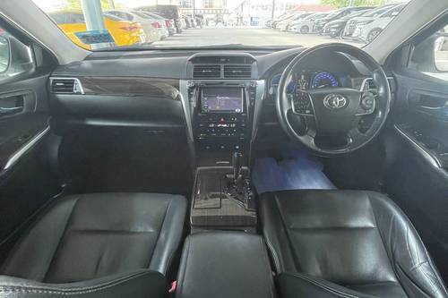 Second hand 2016 Toyota Camry 2.5 Hybrid Premium 