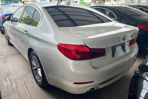 Old 2018 BMW 5 Series Sedan 523i