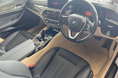 2018 BMW 5 Series Sedan 523i Terpakai