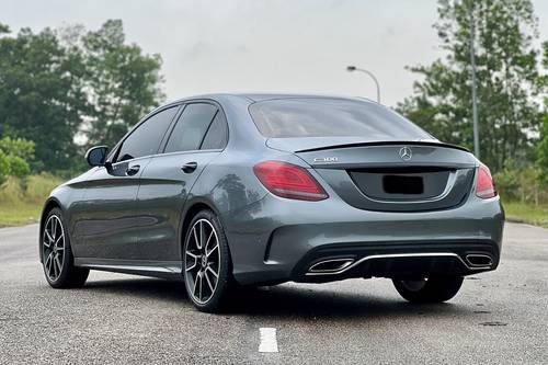 2019 Mercedes Benz C-Class Saloon C300 AMG Line Terpakai