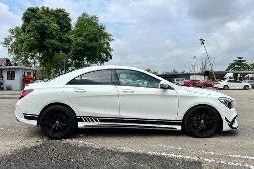 2018 Mercedes Benz CLA-Class Coupe 200 AMG Line Terpakai