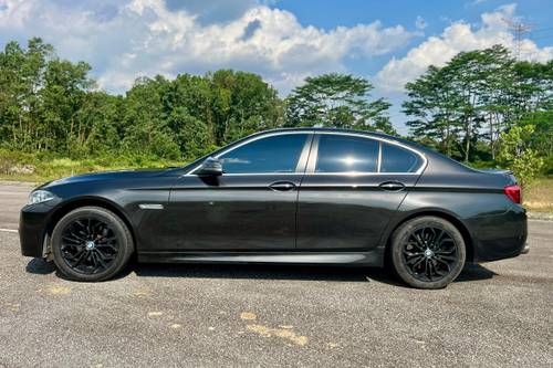 Old 2015 BMW 5 Series Sedan 520i