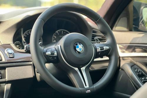 2015 BMW 5 Series Sedan 520i Terpakai