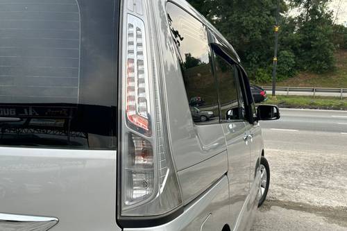 Terpakai 2013 Nissan Serena 2.0L Highway Star untuk Dijual