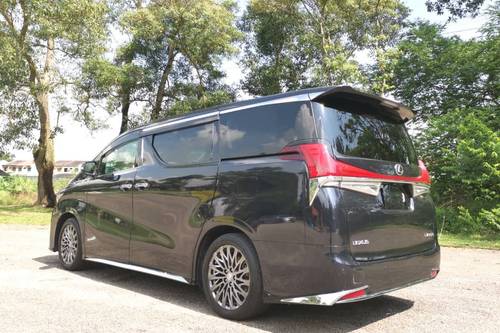 Second hand 2016 Toyota Vellfire 2.5L 