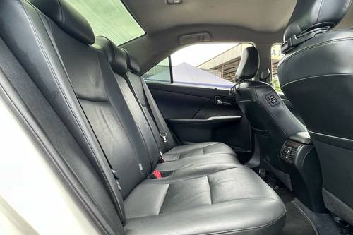 Second hand 2015 Toyota Camry 2.5V 