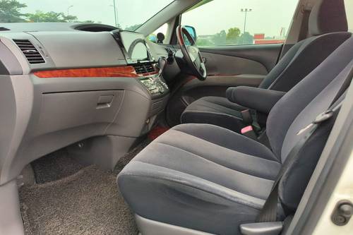 2010 Toyota Estima 2.4 Terpakai