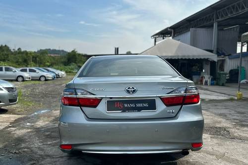 Old 2015 Toyota Camry 2.5 Hybrid